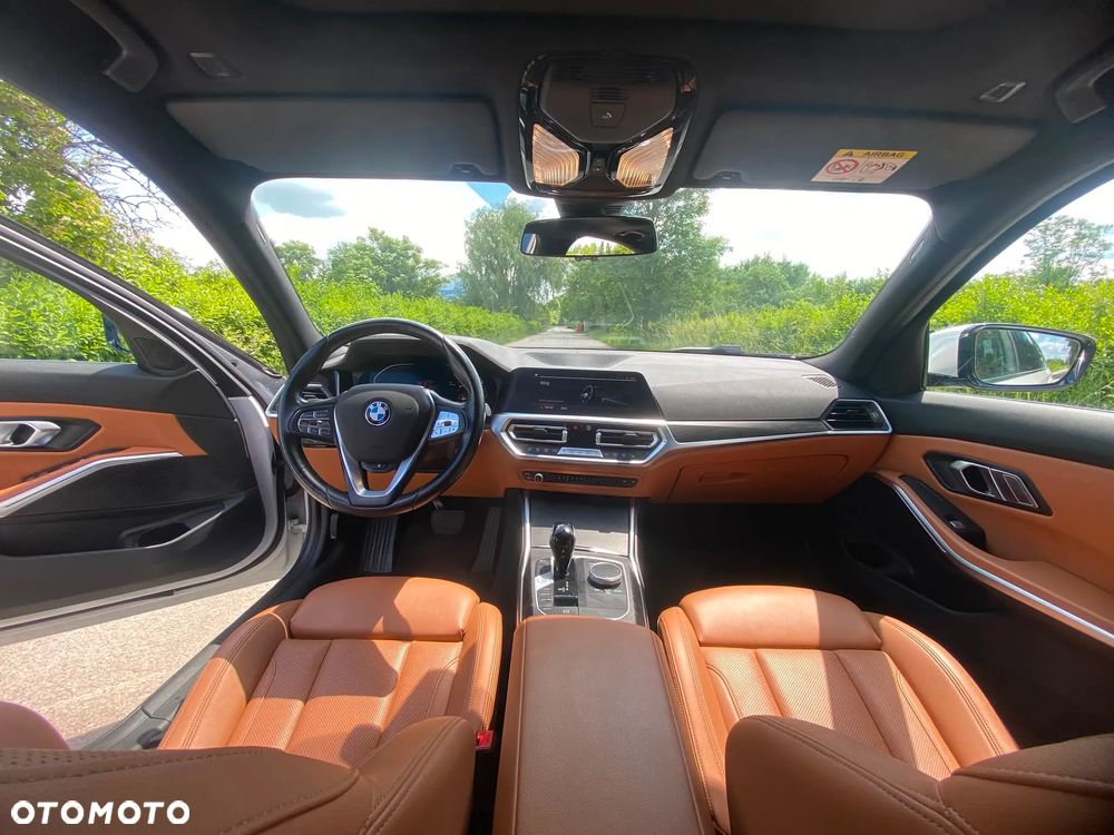 BMW Seria 3 320d xDrive Edition Luxury Line Purity - 24