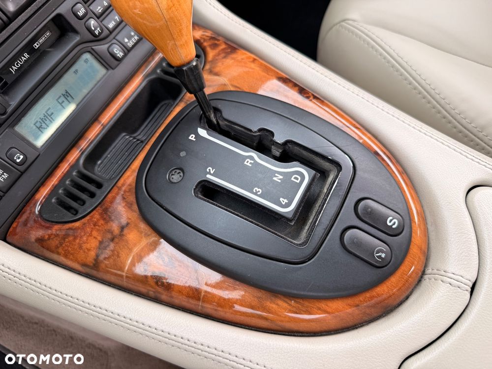 Jaguar XK8 - 30