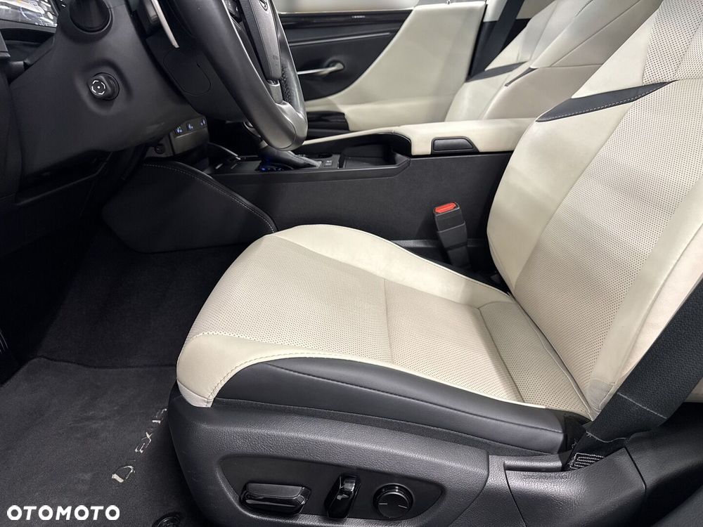 Lexus ES 300h Business Edition - 17