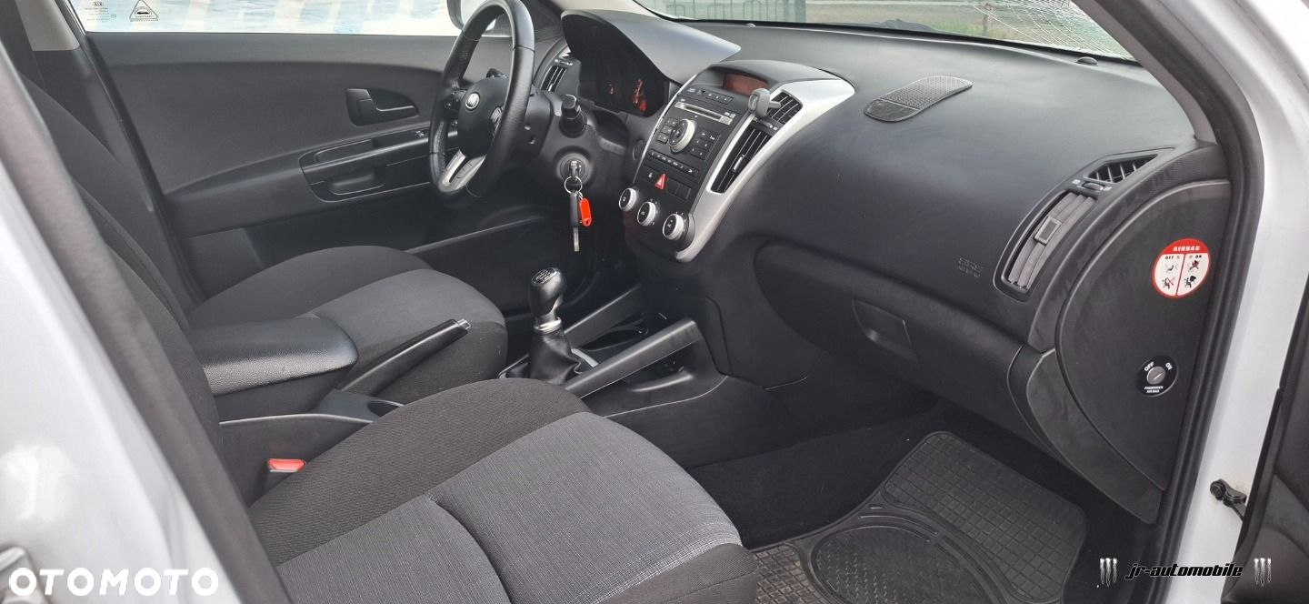 Kia Ceed - 7
