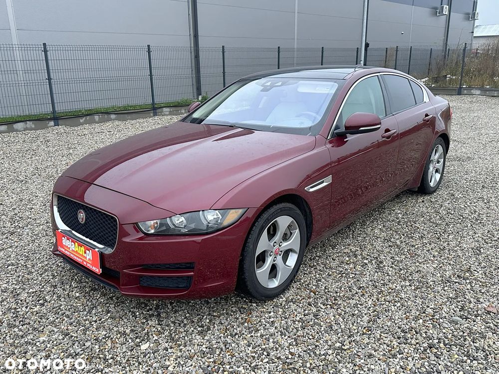 Jaguar XE 20t Prestige - 3