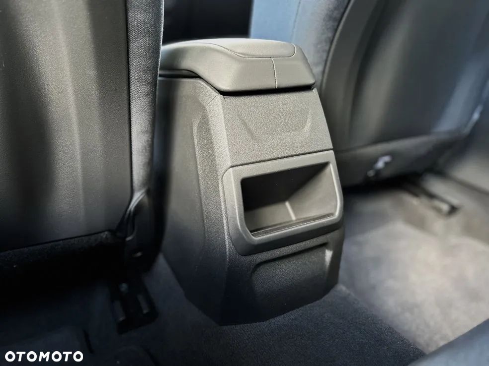 BMW Seria 1 120 mHEV - 32