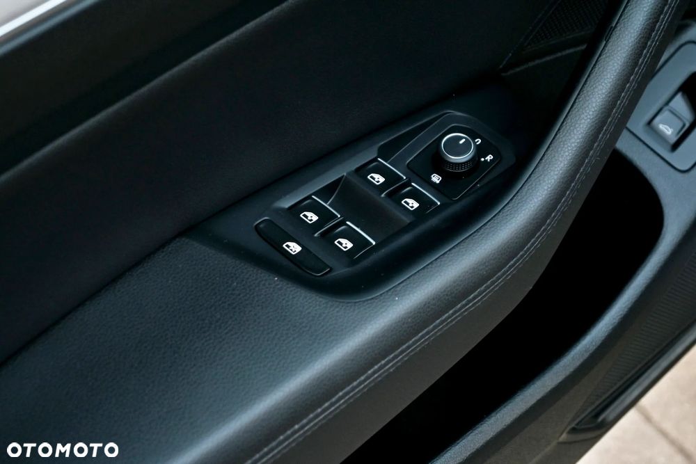 Volkswagen Passat 2.0 TDI BMT Highline - 34
