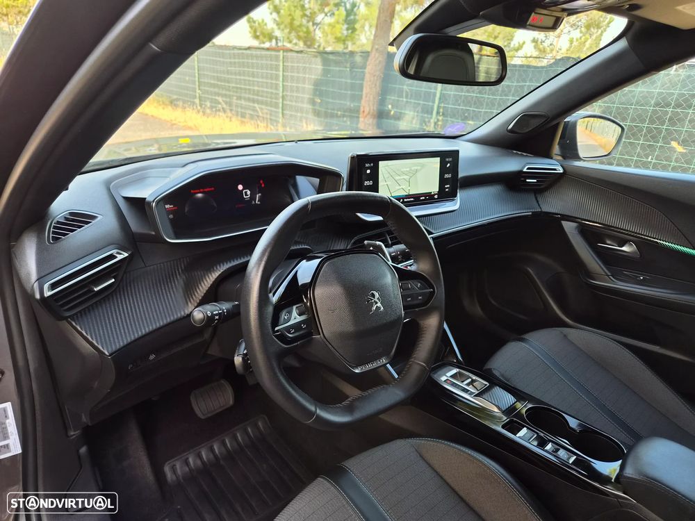 Peugeot 2008 1.2 PureTech Allure EAT8 - 10
