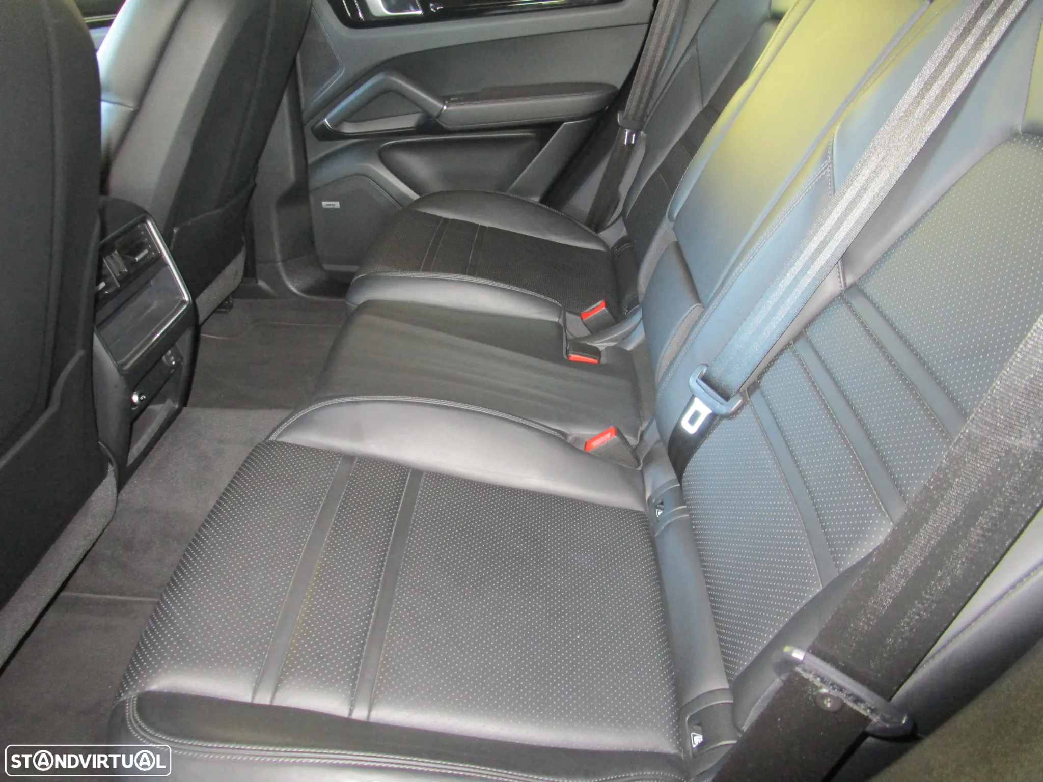 Porsche Cayenne E-Hybrid Platinum Edition - 28