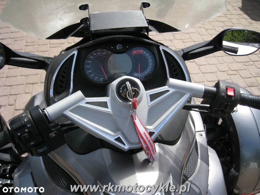 Can-Am Spyder - 28