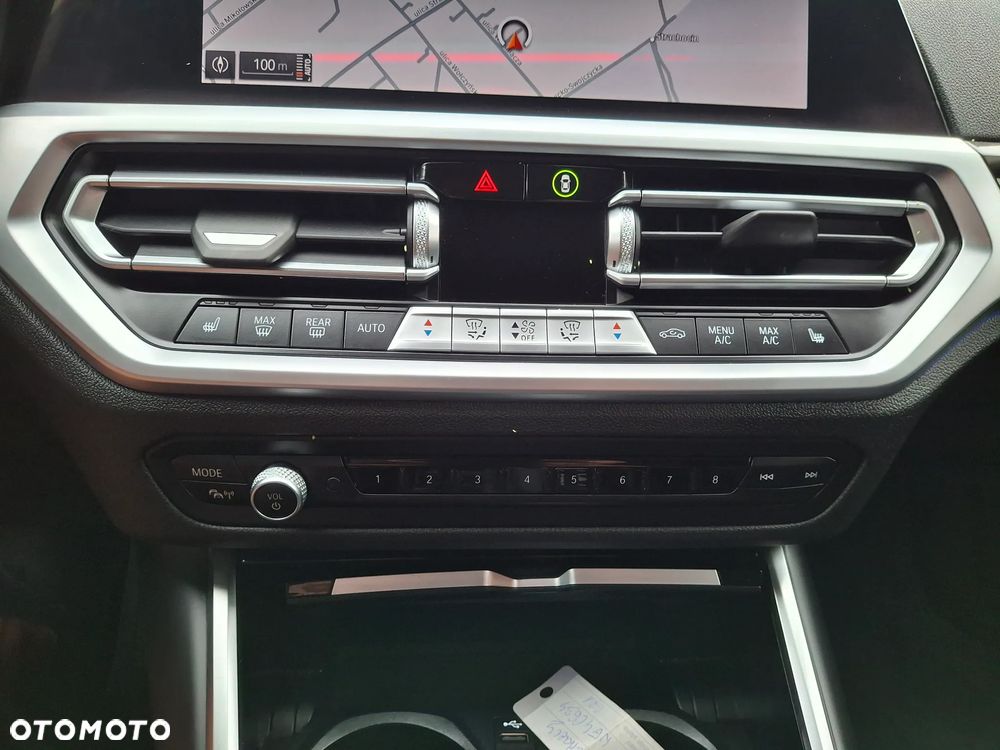 BMW Seria 3 318i Sport Line - 31