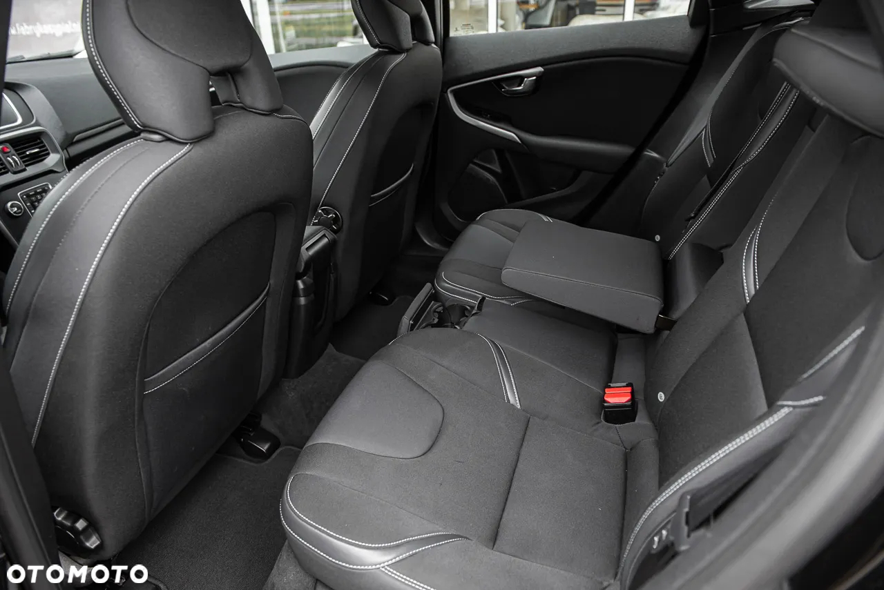 Volvo V40 - 25