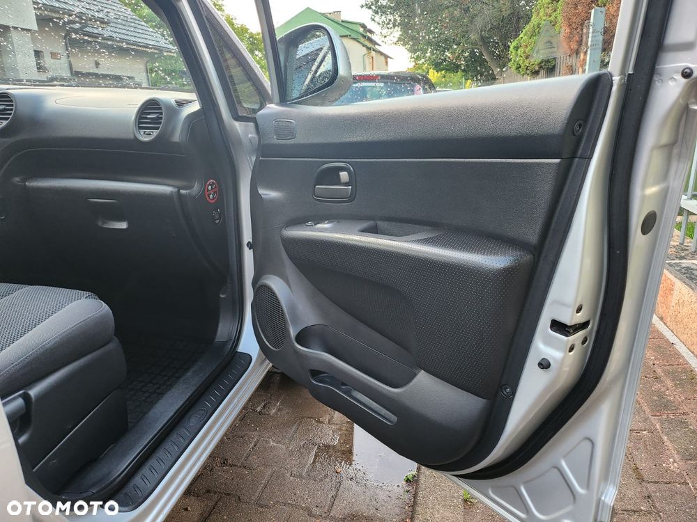 Kia Carens 2.0 EX - 11
