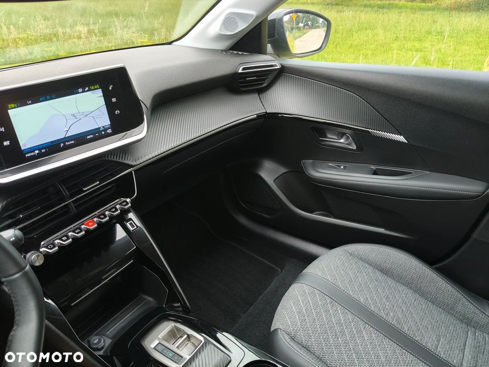 Peugeot 208 - 17