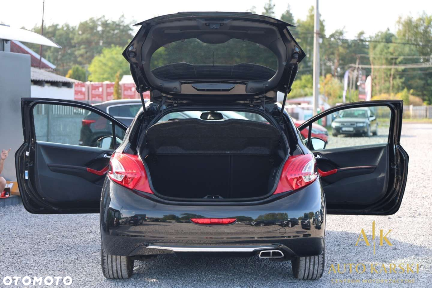 Peugeot 208 - 17