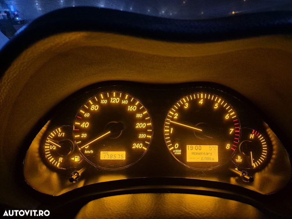 Toyota Avensis 2.0 Sedan Executive - 27