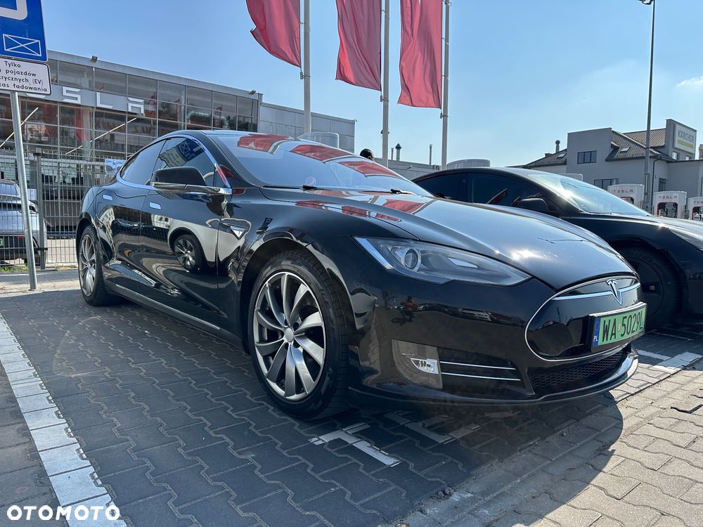 Tesla Model S - 4