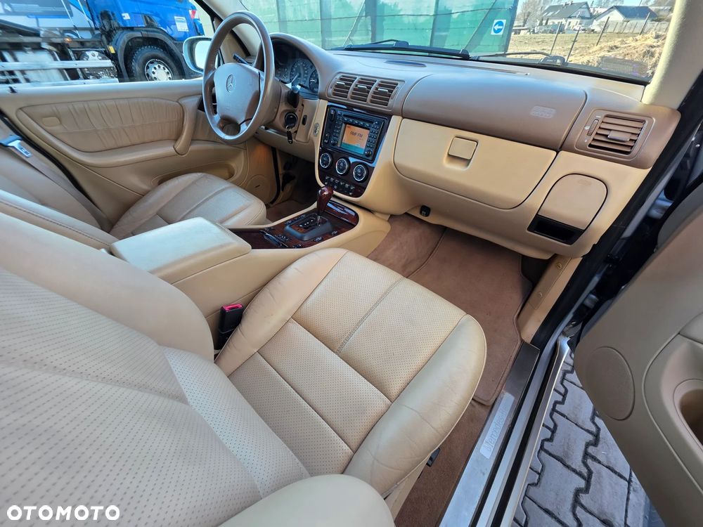 Mercedes-Benz ML 500 - 12