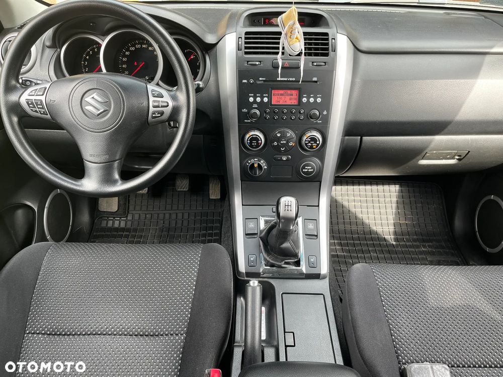 Suzuki Grand Vitara 2.0 - 22