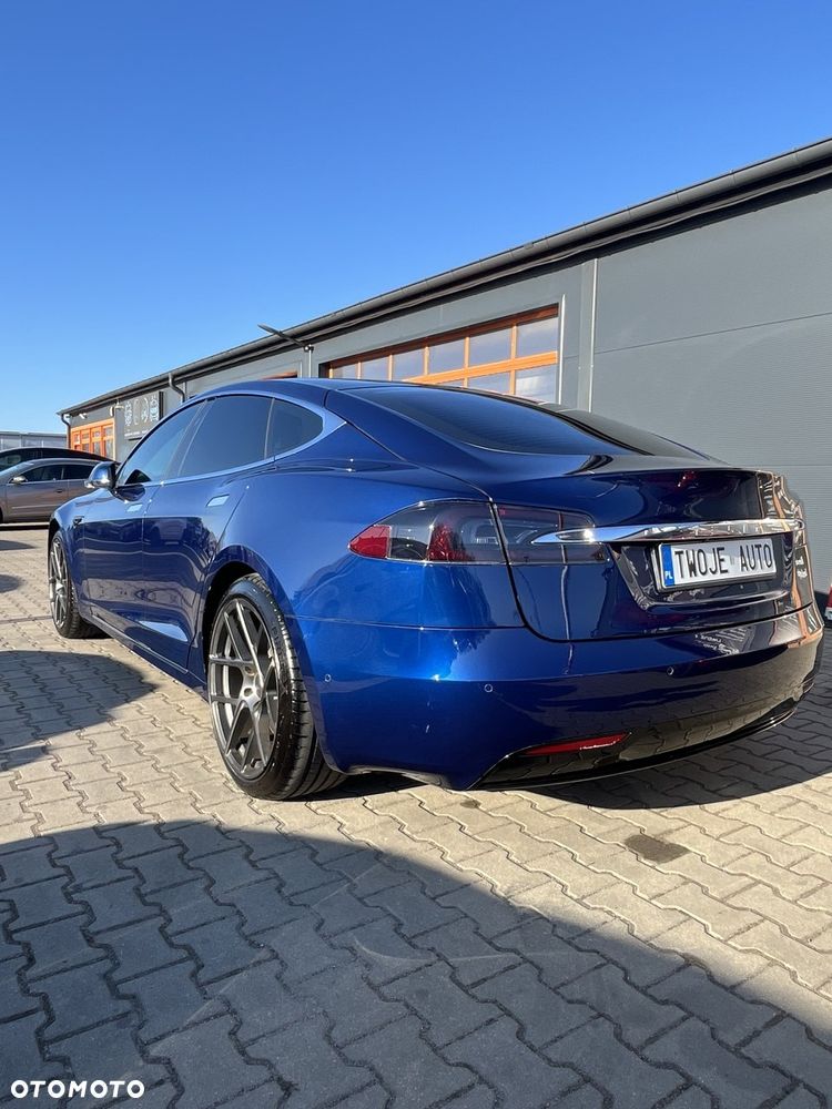 Tesla Model S - 5