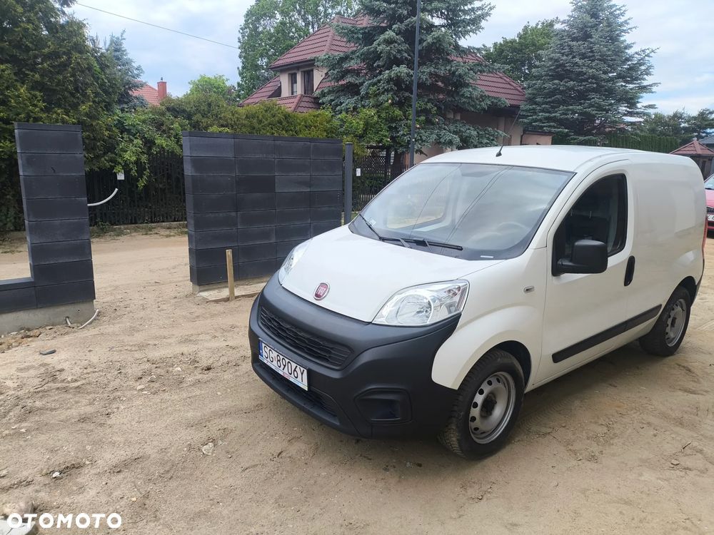 Fiat Fiorino Kombi Base - 1