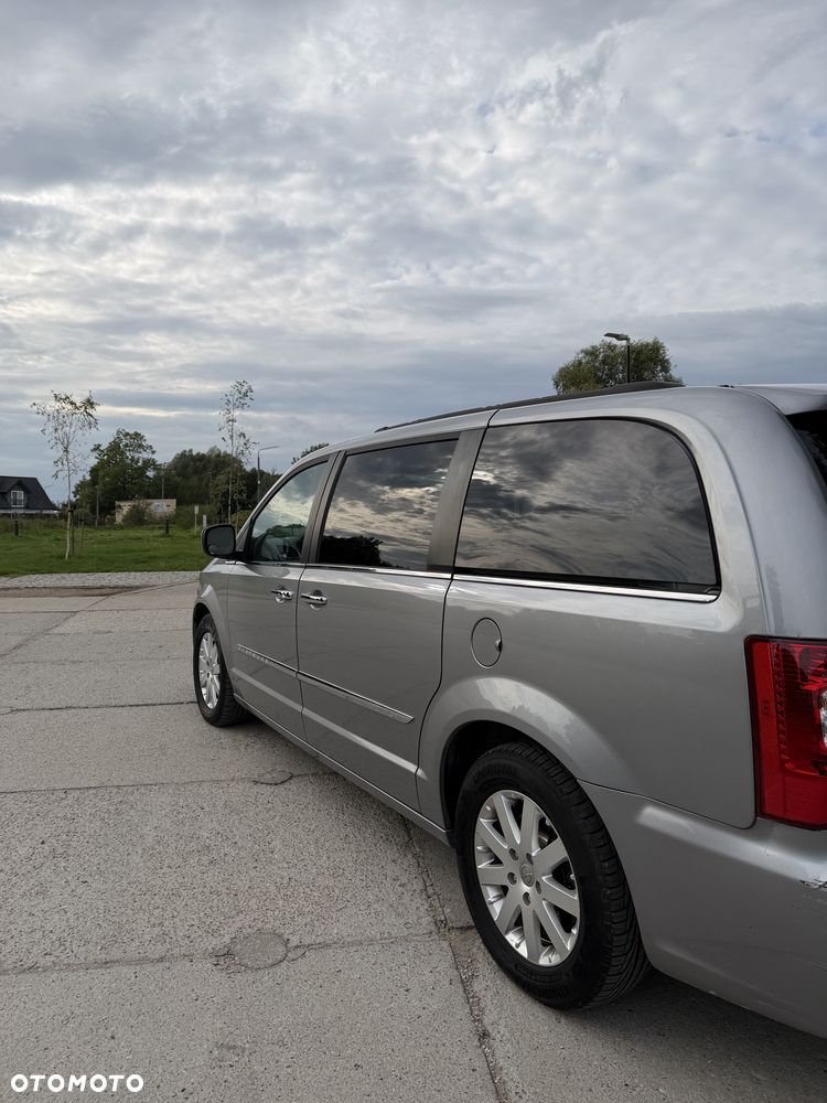 Chrysler Town & Country 2016 photo 5