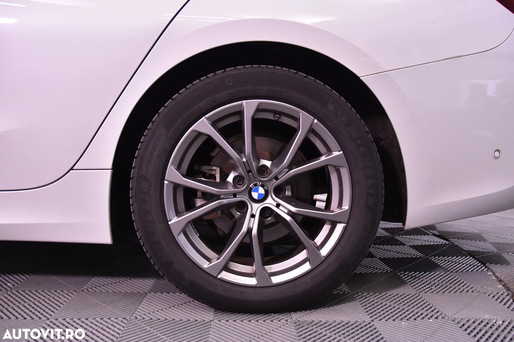 BMW Seria 3 320i Touring Aut. - 13