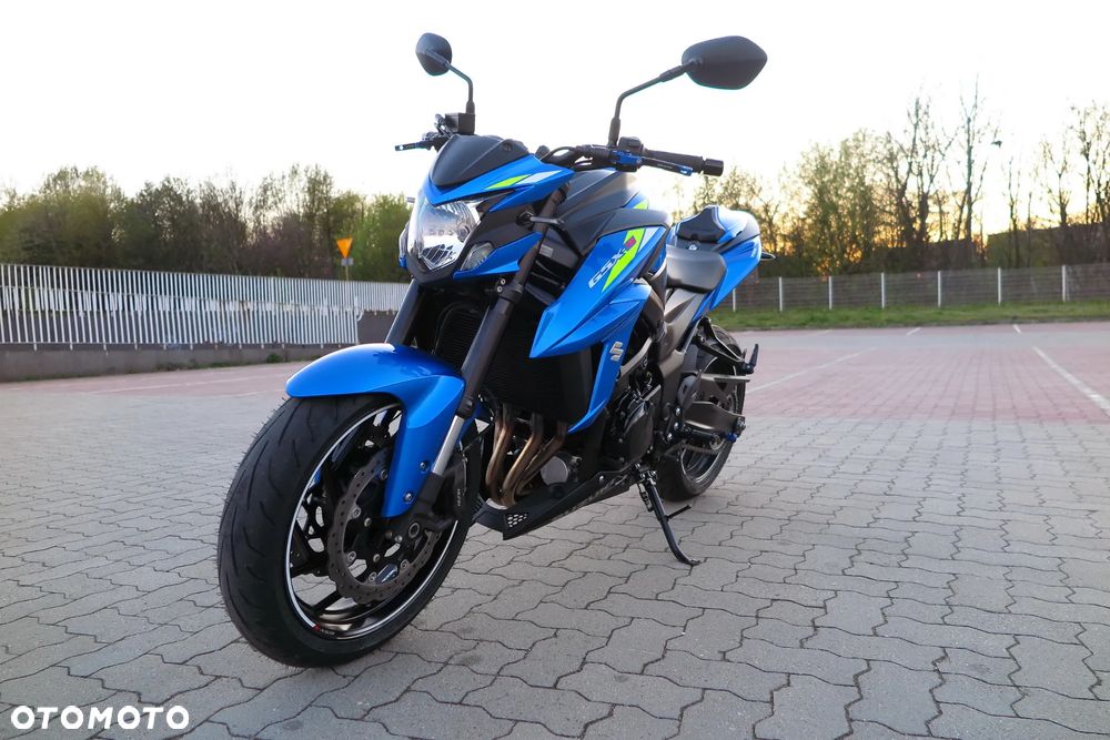 Suzuki GSX - 7