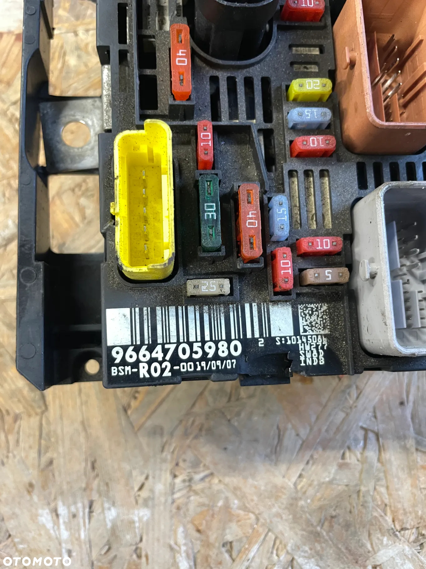 SKRZYNKA BEZPIECZNIKOW MODUL BSM CITROEN C4 C5 C6 9664705980 - 2