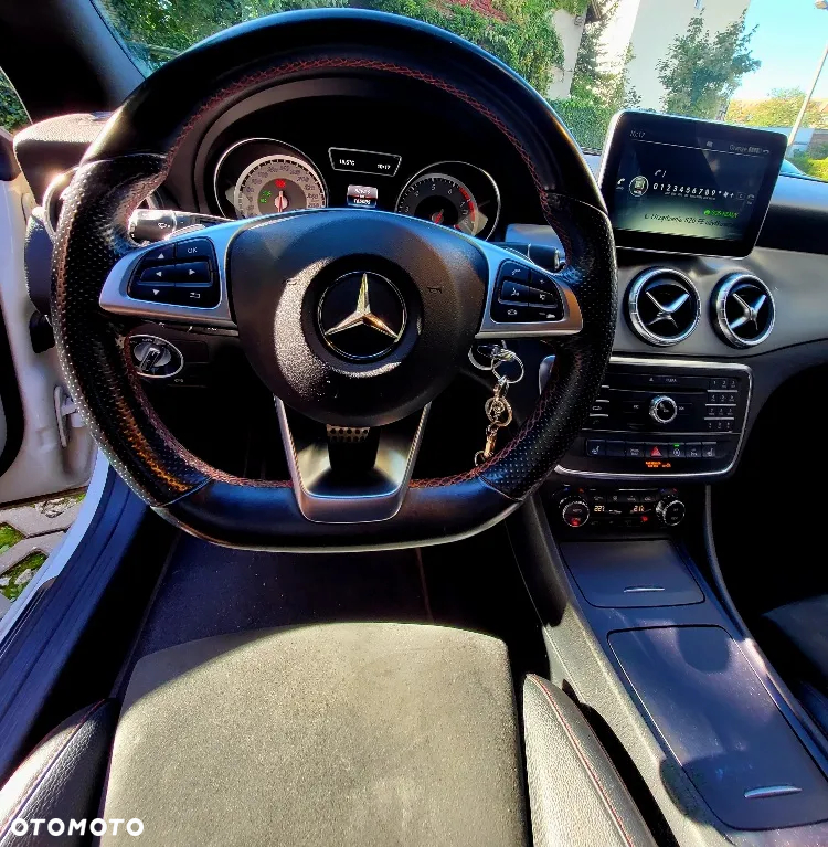 Mercedes-Benz CLA 250 4-Matic AMG Line - 13