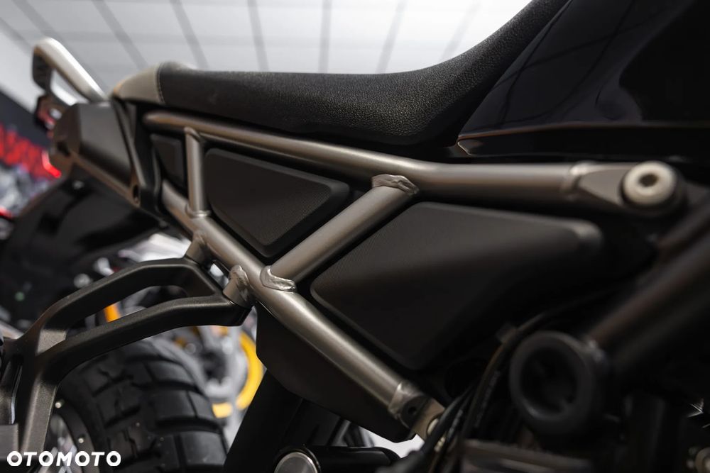 CFMoto MT - 10