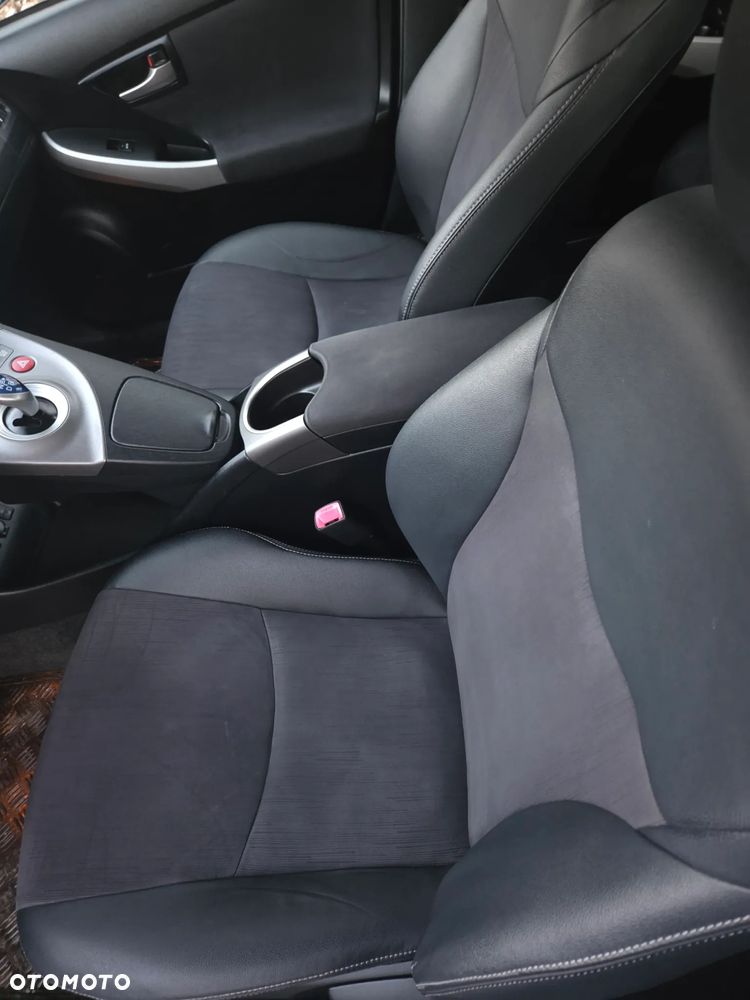 Toyota Prius 1.8 HSD Premium - 9