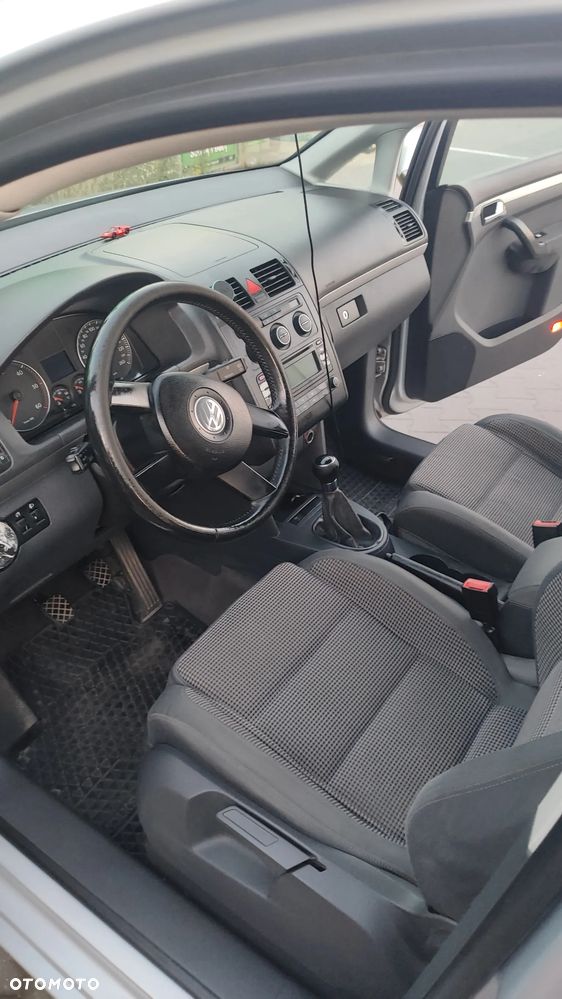 Volkswagen Touran - 17