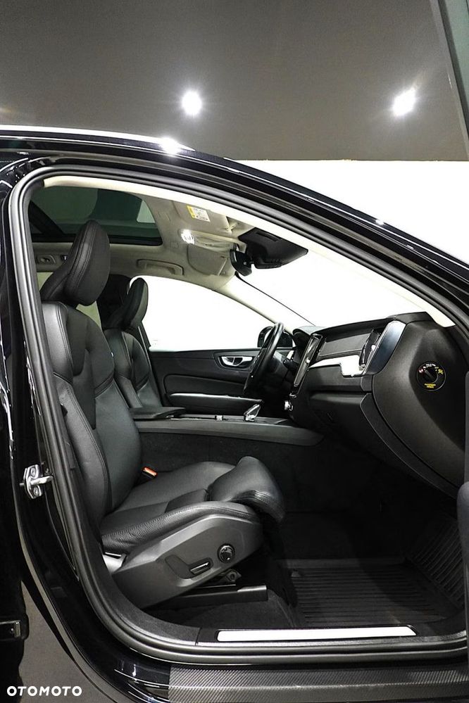 Volvo XC 60 T6 Plug-In Hybrid AWD R-Design - 10