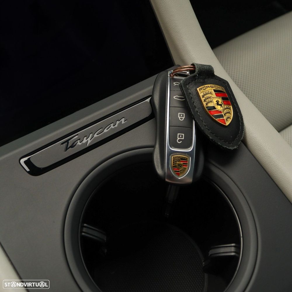 Porsche Taycan Cross Turismo 4 - 23