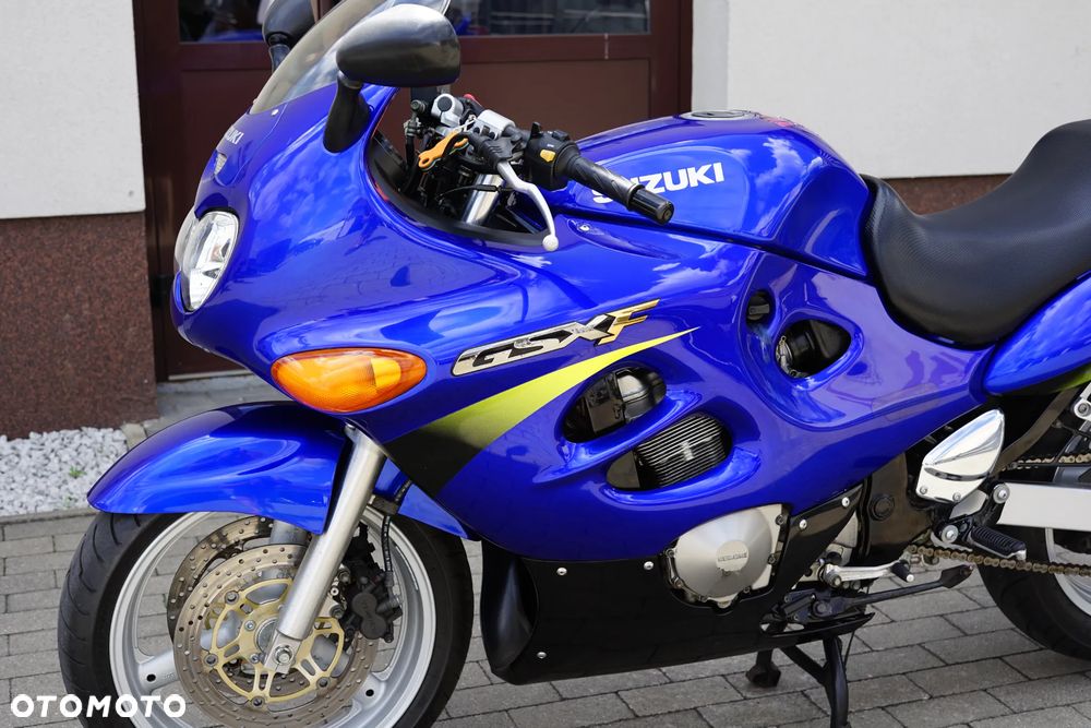 Suzuki GSX - 29