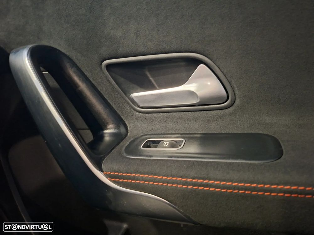 Mercedes-Benz A 250 e AMG Line - 17