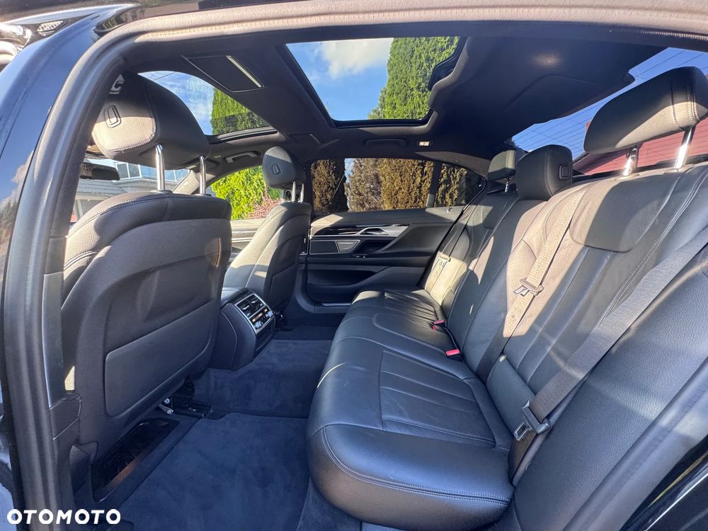 BMW Seria 7 740i - 31