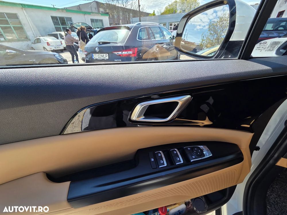 Kia Carnival - 17