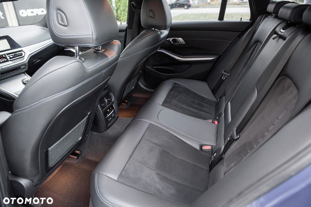 BMW Seria 3 318i M Sport - 26