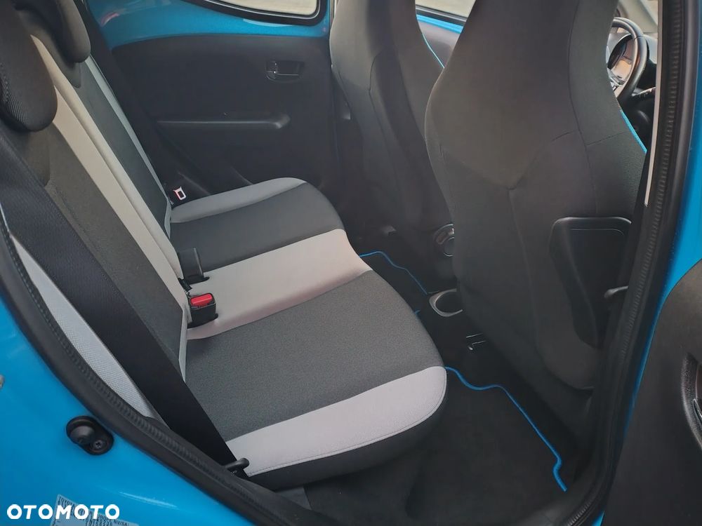 Toyota Aygo x-play touch - 17