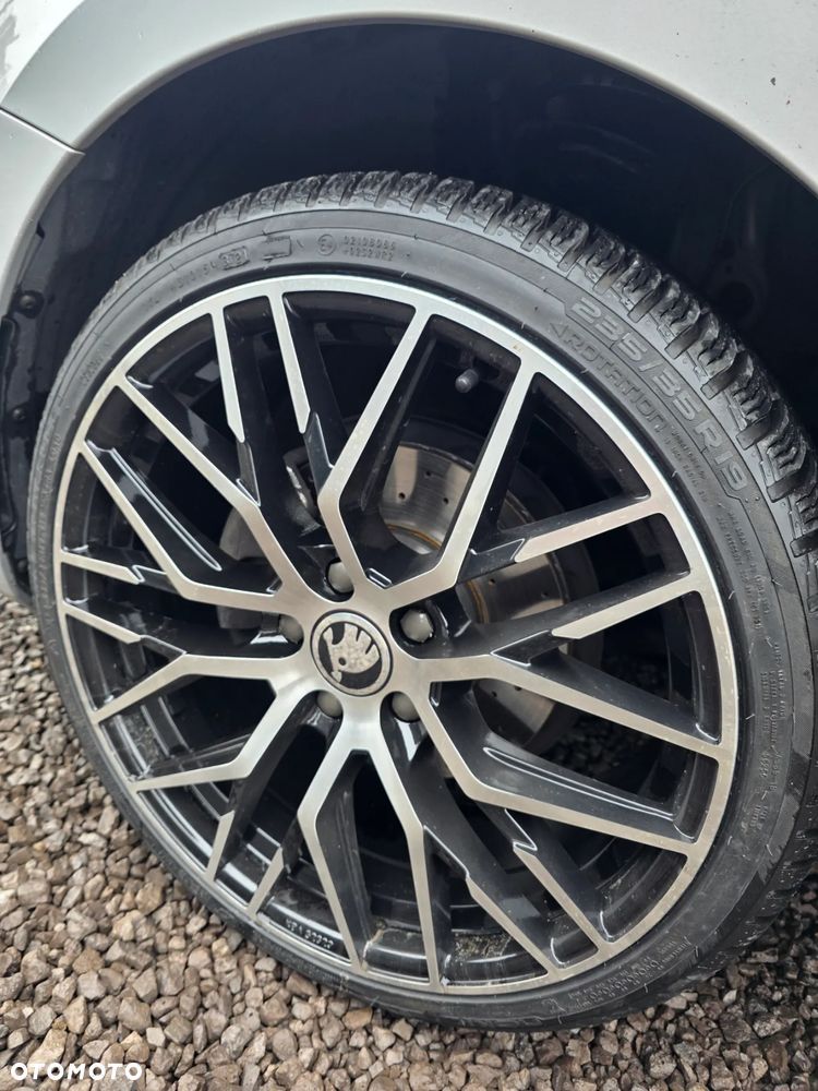Skoda Octavia 2.0 TDI DSG RS - 18