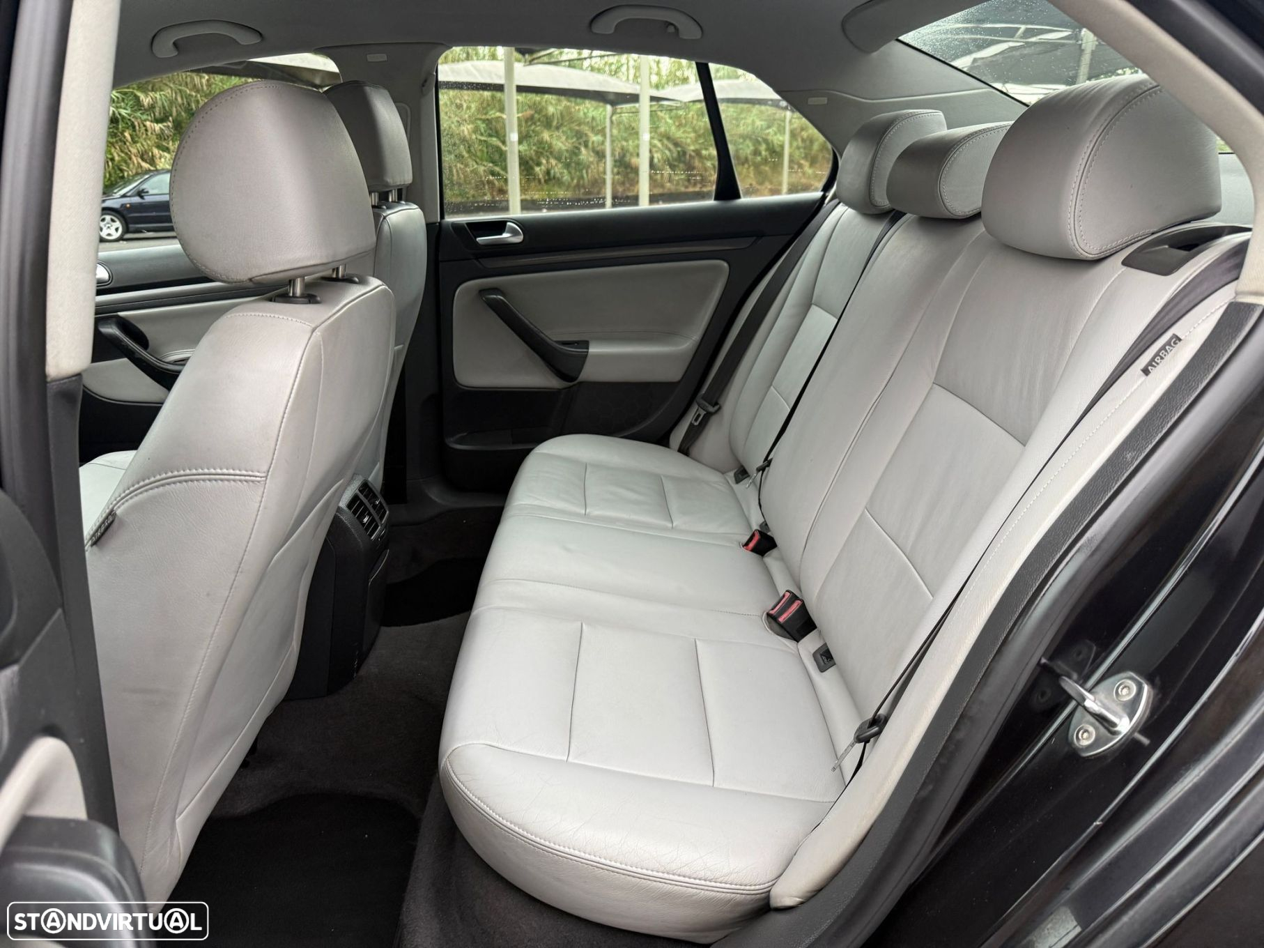 VW Jetta 1.9 TDi Confortline - 10
