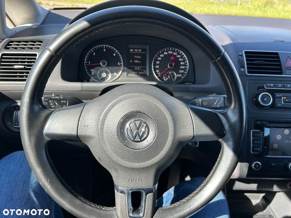 Volkswagen Touran - 16