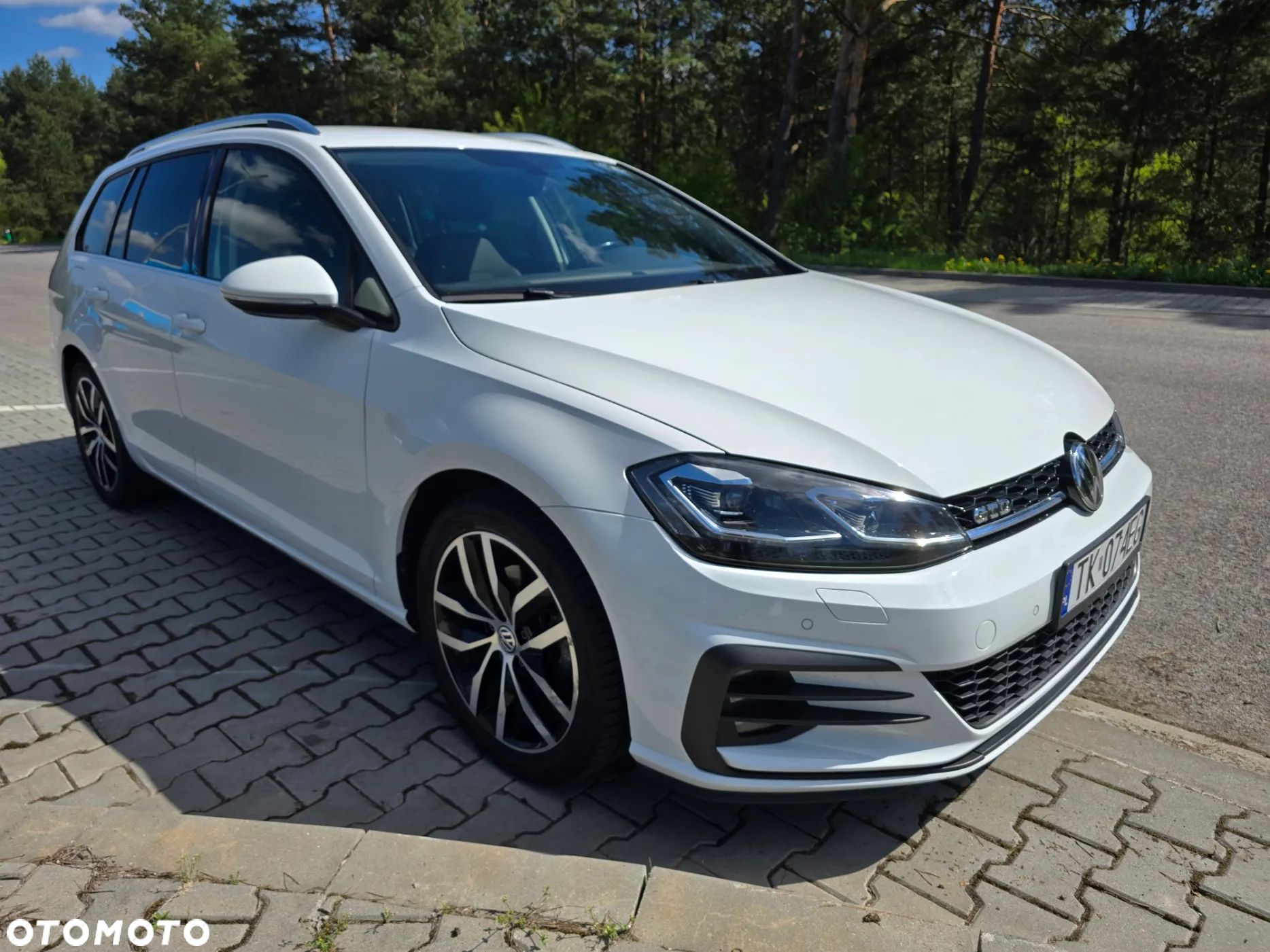 Volkswagen Golf - 1