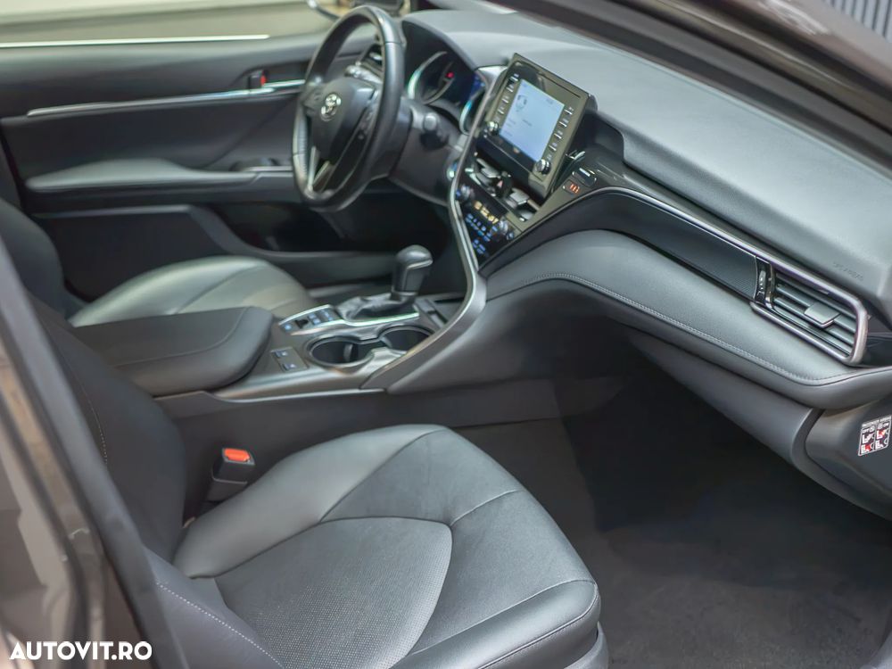 Toyota Camry 2.5 Dynamic - 27