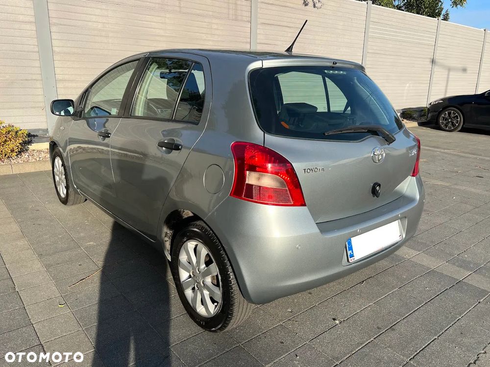 Toyota Yaris 1.3 Terra Gold - 4