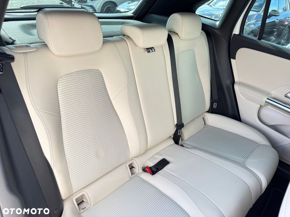 Mercedes-Benz GLA 200 Progressive - 27