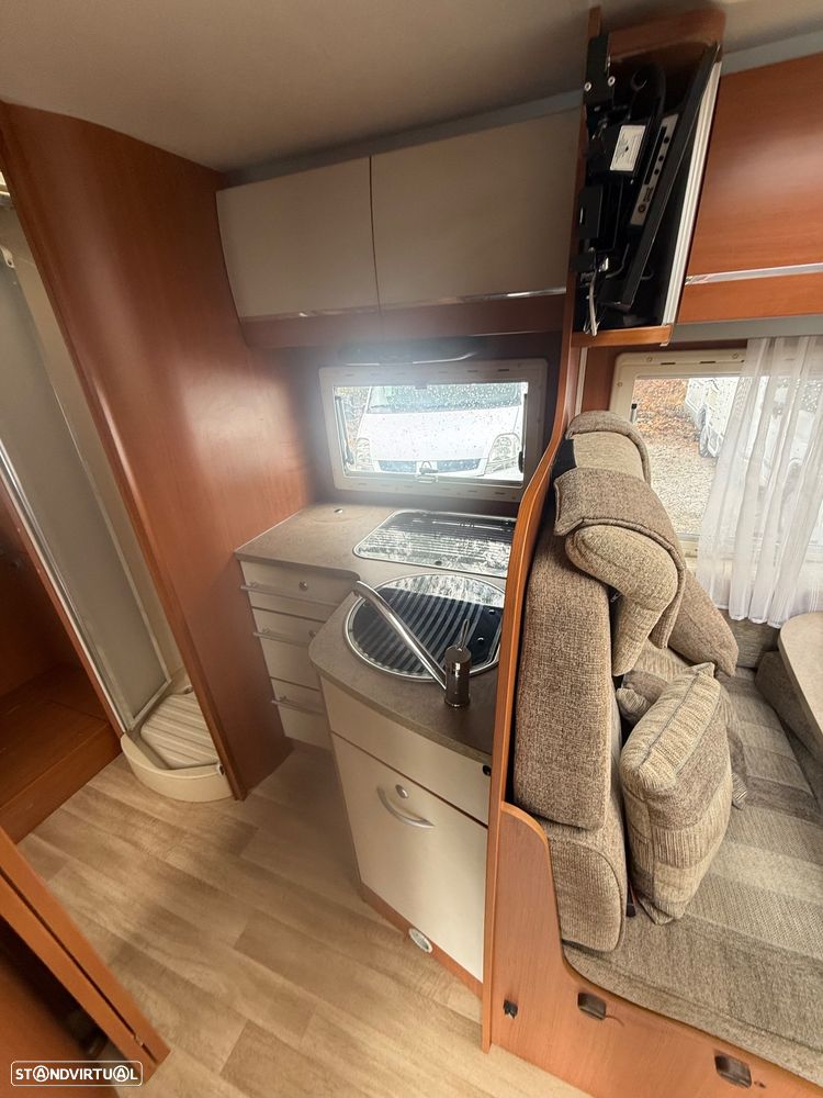 Chausson Welcome Welcome 88 cama transversal em suite - 13