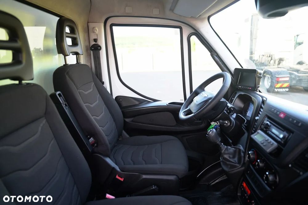 Iveco DAILY 70-150 / CHŁODNIA / AGREGAT THERMO KING V -300 MAX / BLIŹNIAK / WINDA DHOLLANDIA / AUTOMAT / 3 MIEJSCA - 25