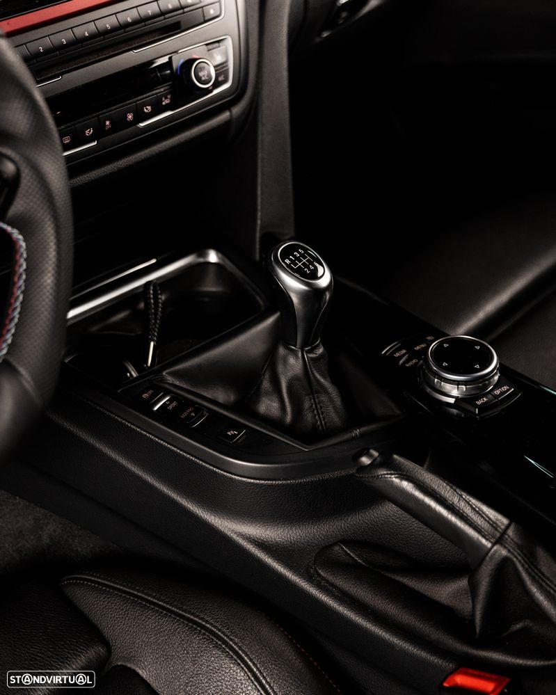 BMW 318 d xDrive Sport Line - 18