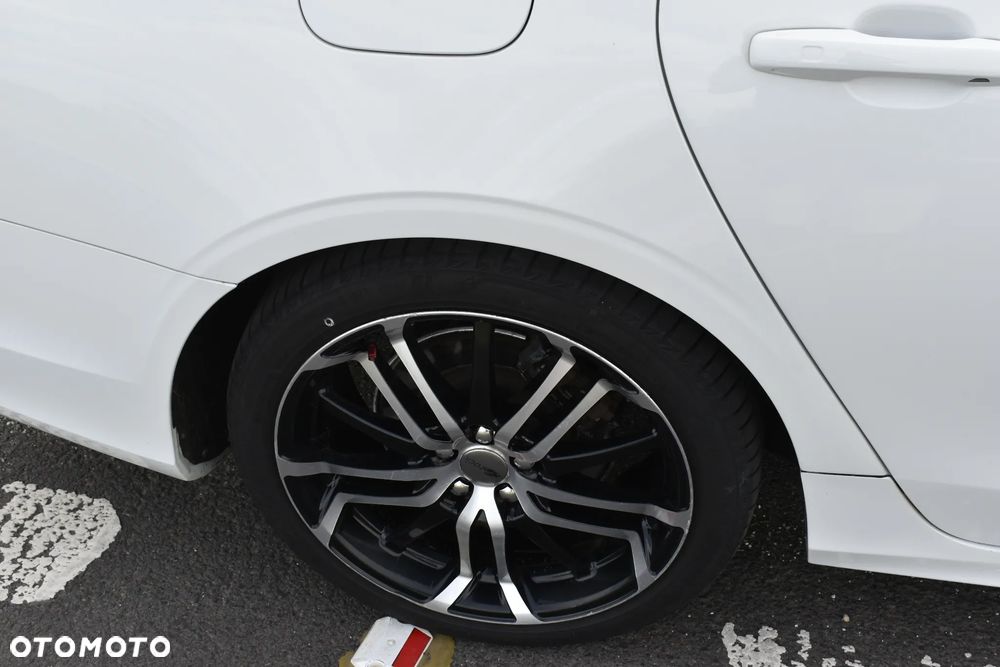 Volvo V90 D4 Momentum Pro - 32