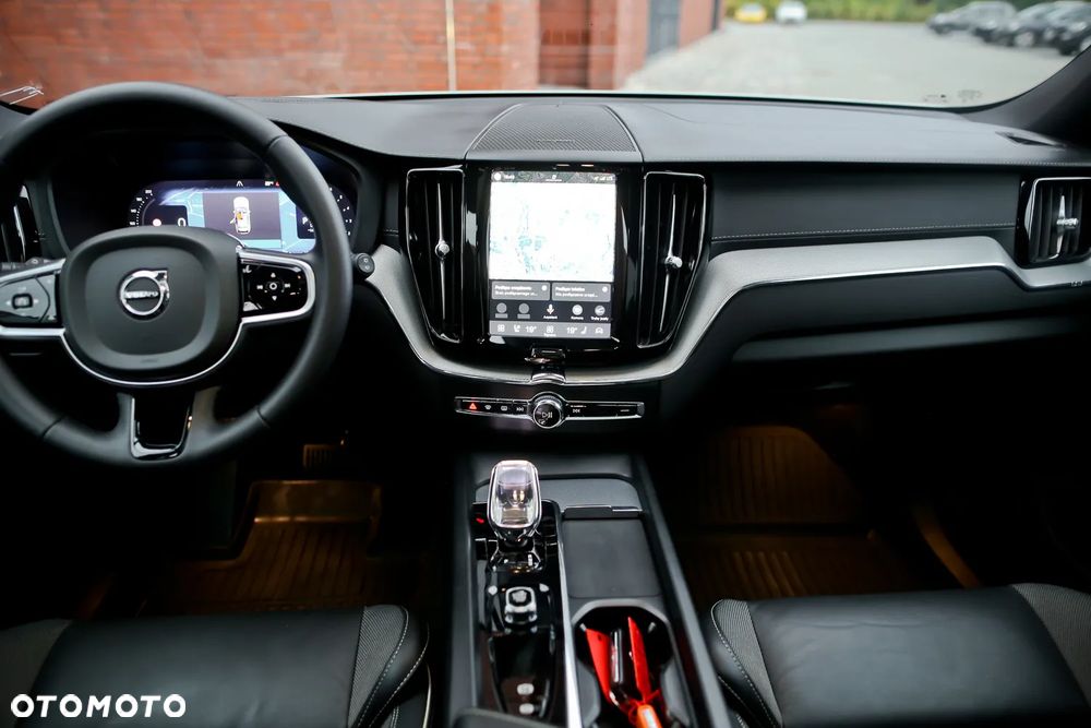 Volvo XC 60 B4 D AWD Ultimate Dark - 23