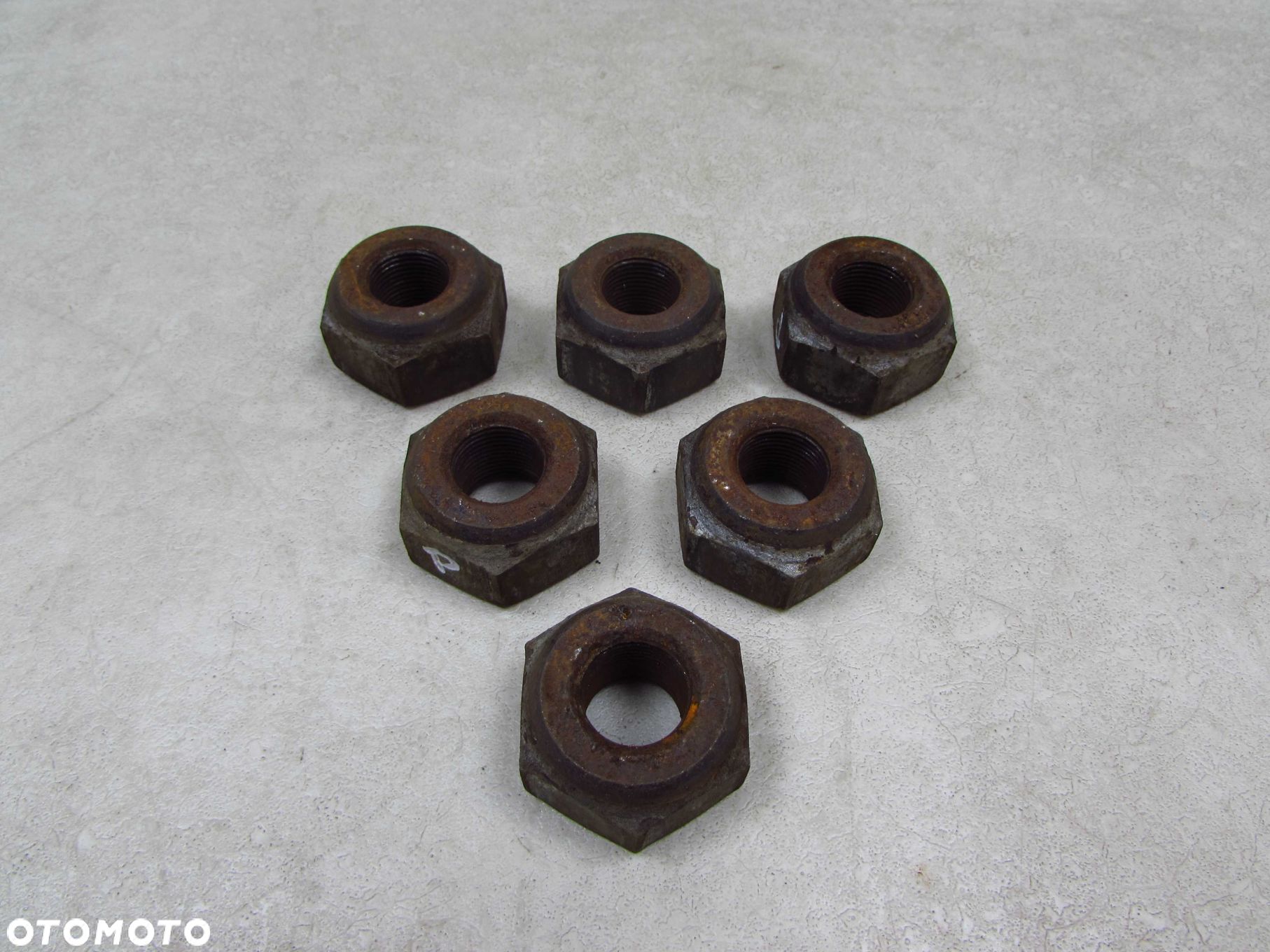 ISUZU NPR NQR NKR N75 SZPILKA NAKRETKA KOLA PRAWY PRZOD 18mm - 1